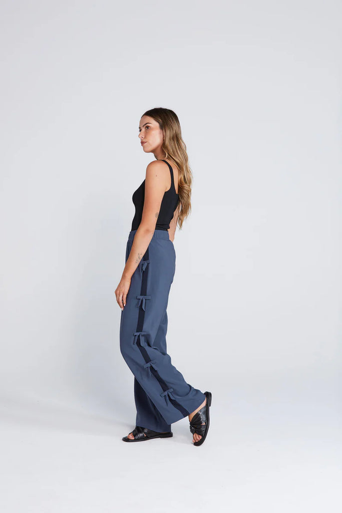 Bowtiful Pant - Navy Oxford