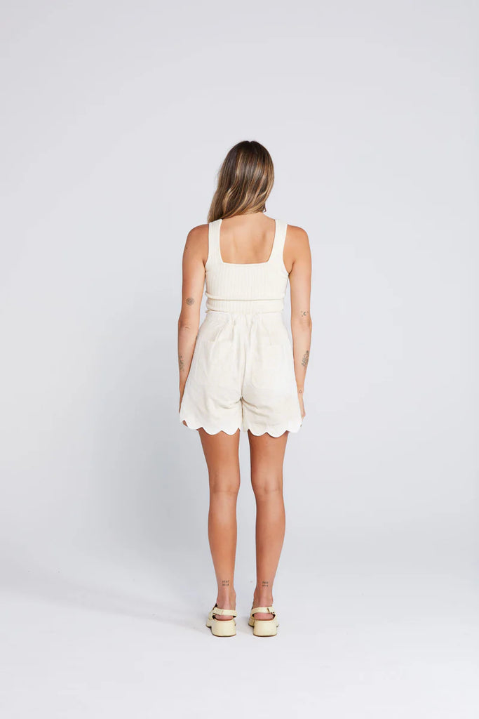 Everyday Short - Creamy Daisy