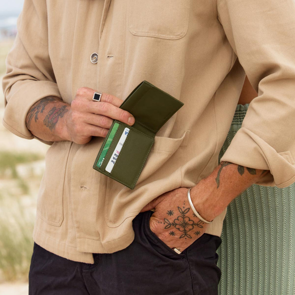 Paddington-Store-status-anxiety-wallet-noah-khaki-lifestyle-img