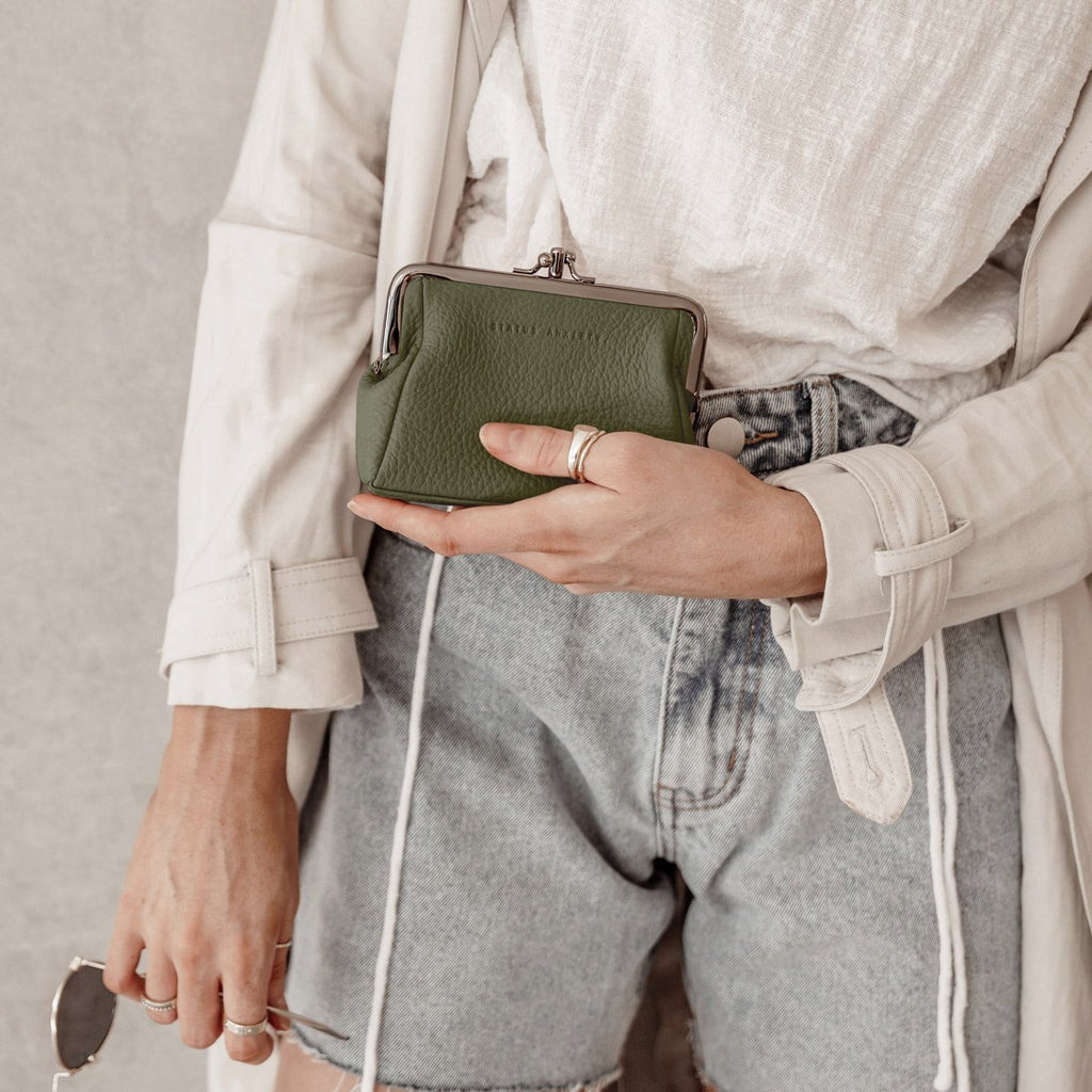 Paddington-Store-status-anxiety-wallet-volatile-khaki-1-lifestyle-img