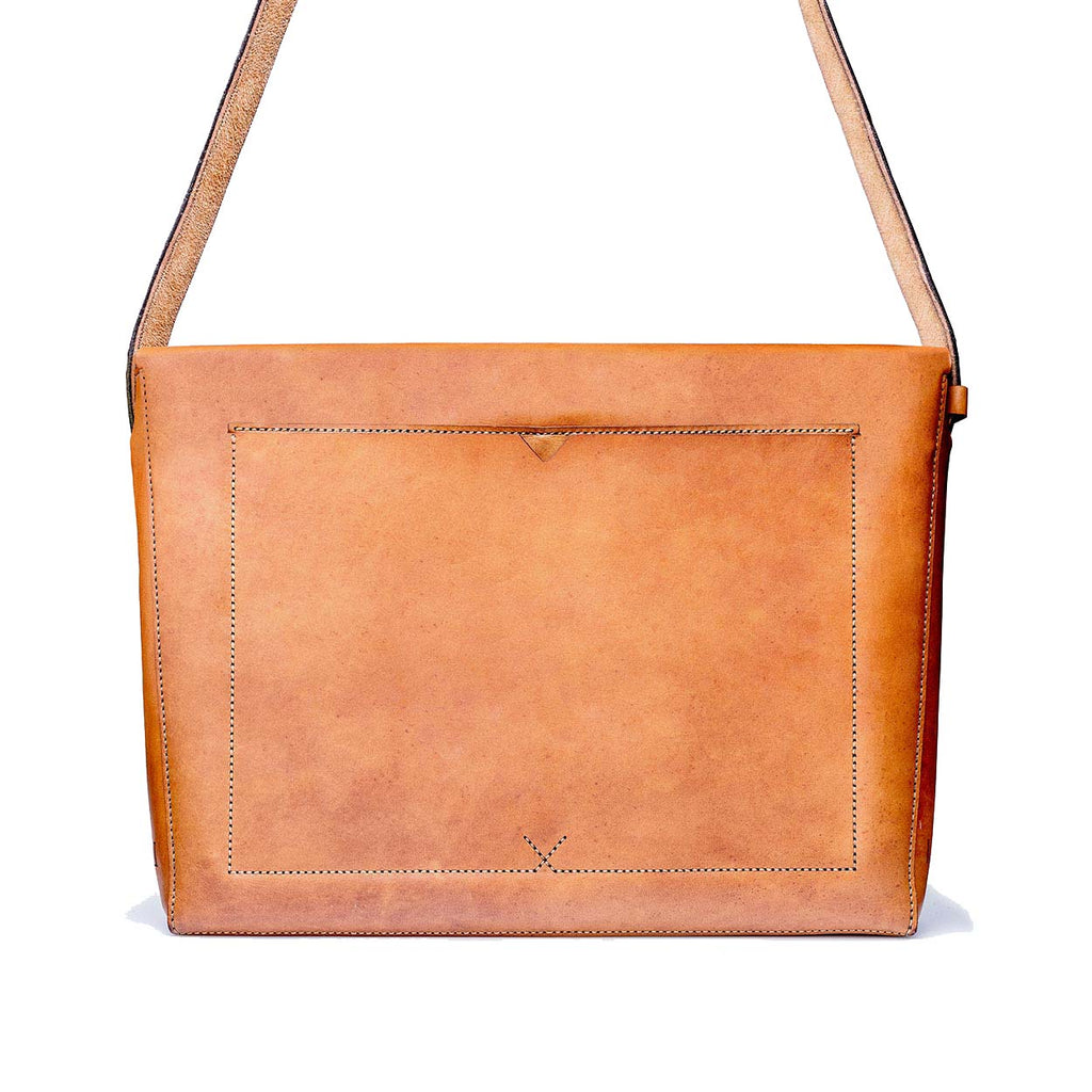 Paddington-Store-the-loyal-workshop-ethical-leather-nelson-messenger-bag-04_1024x1024@2x